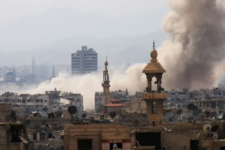 Clashes halted after 22 people were killed near Damascus, monitor says