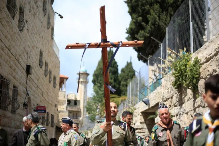 Thousands join Stations of the Cross procession in Jerusalem