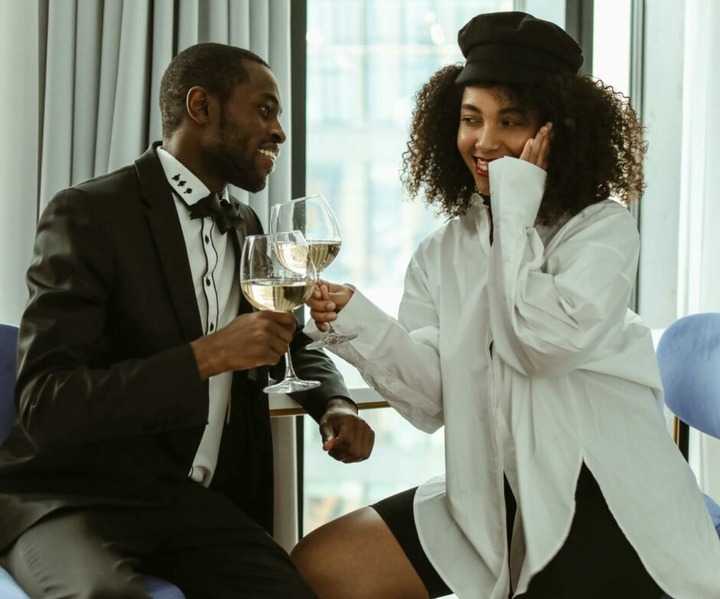 Can a romantic relationship financed by a woman survive?