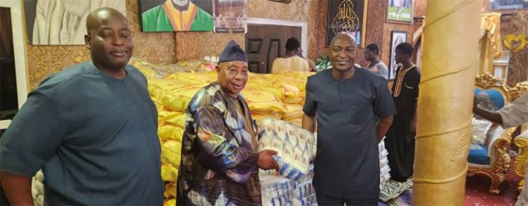 Bawumia Gives Bags Of Rice To Needy At Eid-ul-Fitr