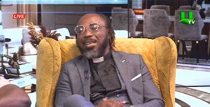 Big Akwes goes ballistic on Cina Soul, attacks her over her ‘improper dressing’