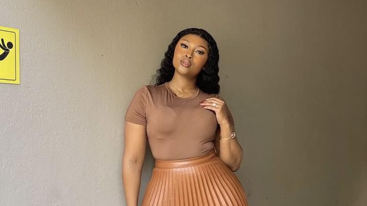 Sophisticated Blouse and Midi Skirt To Rock This Easter