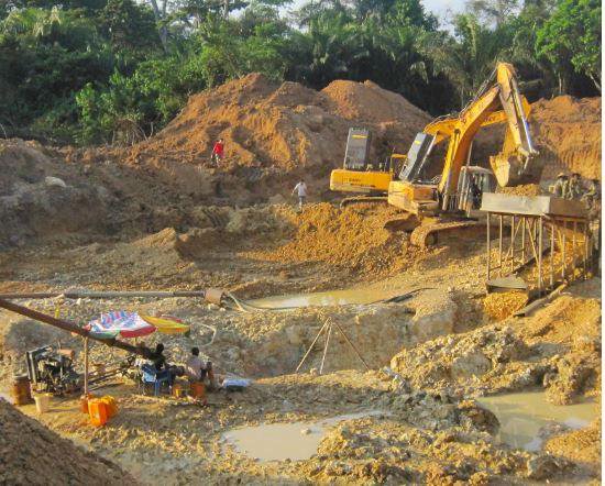 “Enough Is Enough” – Youth Chase Out Illegal Miners From Mpasaaso Akyease
