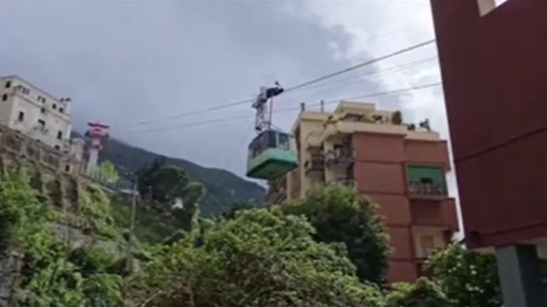 Four dead in cable car crash south of Naples