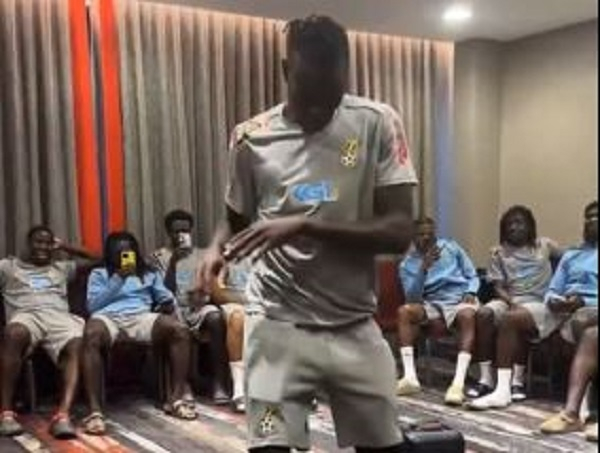 Black Stars goalkeeper Benjamin Asare shows off dance moves ahead of Nigeria clash
