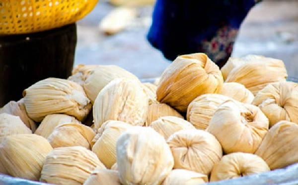 Ghanaian man heaps praises on President Mahama after buying kenkey for GH¢3