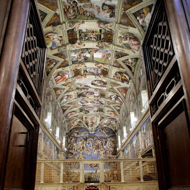 The 552-Year-Old Sistine Chapel Has the WILDEST Design Details You’ve Ever Seen