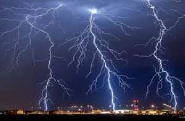 Woman, 35, dies after being struck by lightning in Ho