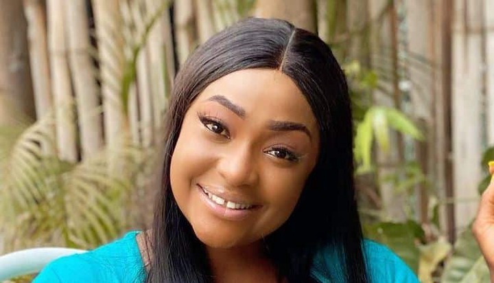 ‘Entitlement Mentality’ – Lizzy Gold Calls Out Father On Social Media