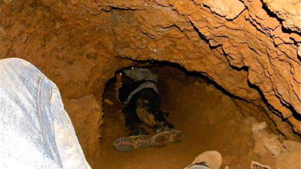 Miners still trapped after 24 hours