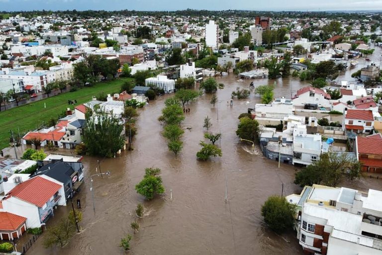 Four missing and thousands evacuated due to flooding in Argentina