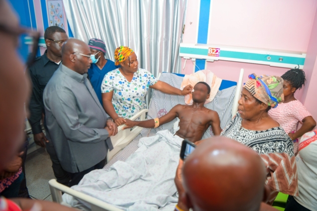 Bawumia visits injured KNUST student at KATH, donates GH¢50k to support medical expenses
