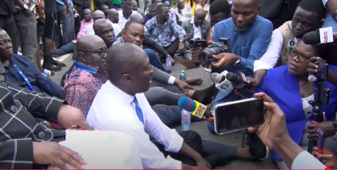 Video: Minority MPs sit on the floor in protest of Wontumi’s detention