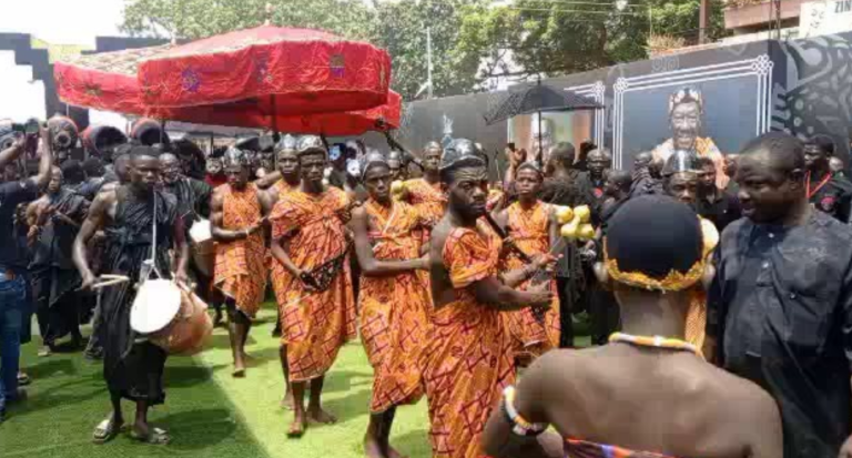 Thousands mark one-week passing of Asante Mamponghene