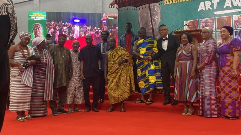 Otumfuo honours 10 artists at Manhyia
