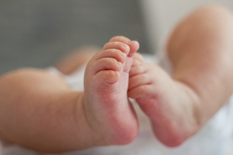 Woman gives birth to stranger’s baby in embryo mix-up