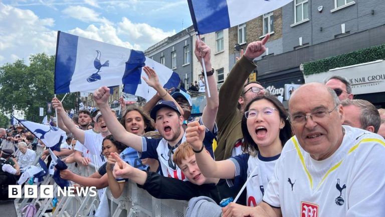 Huge crowds gather for Spurs victory parade