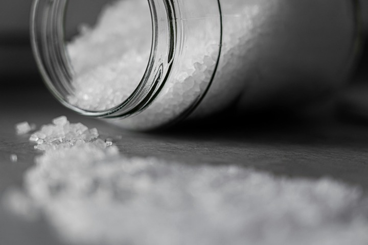 Spray salt at the entrance of your home, here is why