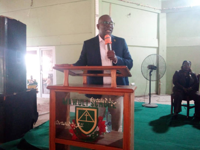 Education Committee Chairman urges students to shun drugs and stay focused