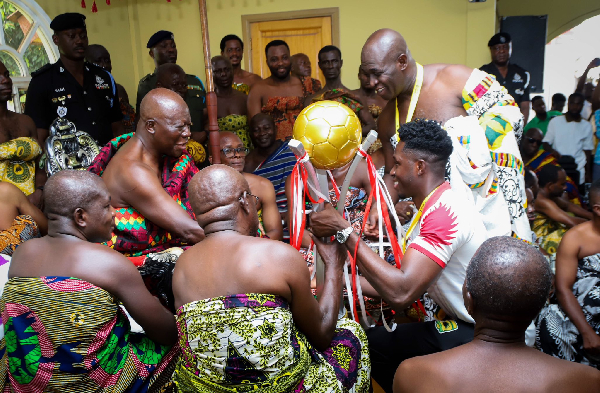 Asante Kotoko honour Otumfuo with FA Cup trophy