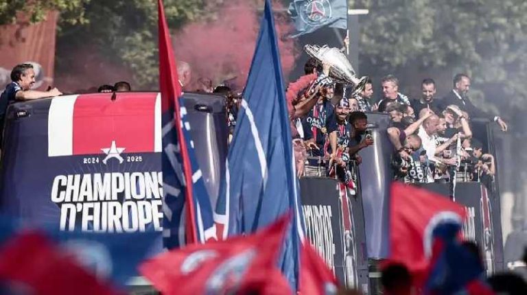 PSG hold parade to mark Champions League victory