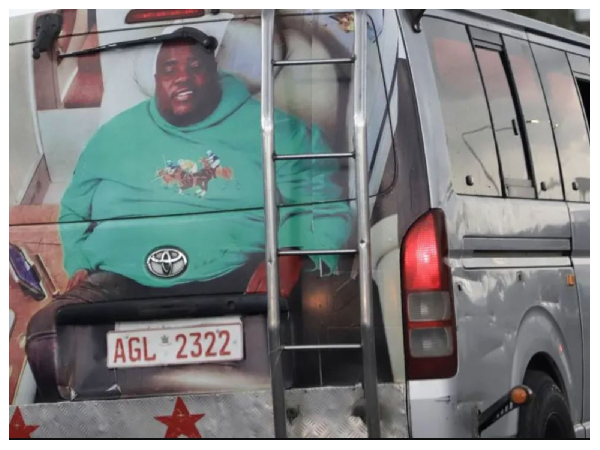 Netizens react as self-styled Zimbabwean knight freely gives away cars, wads of cash