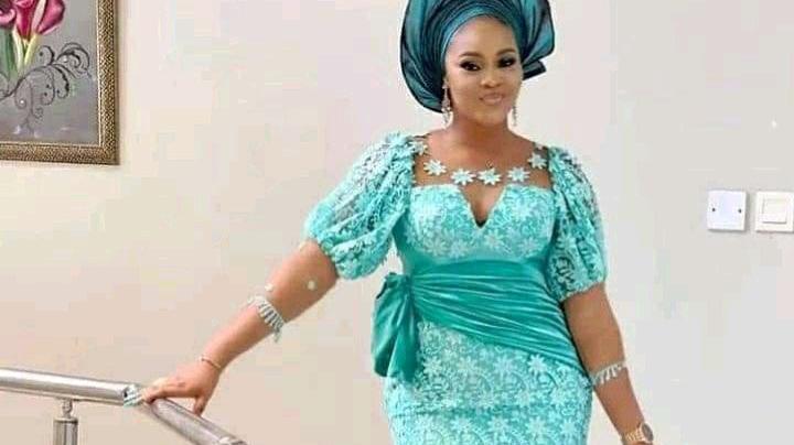Every woman should recreate this lovely and elegant lace ensemble.