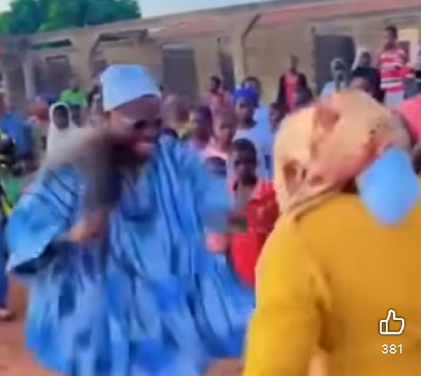 Watch as Fatawu Issahaku steals the show with smooth dance moves at hometown gathering