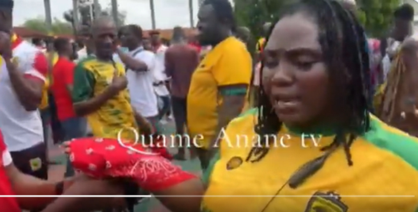Woman vows not to use her hand for a week after shaking Otumfuo’s hand