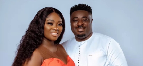 Okyeame Quophi debunks domestic violence rumours, reveals real cause of wife’s ‘bloodied eye’