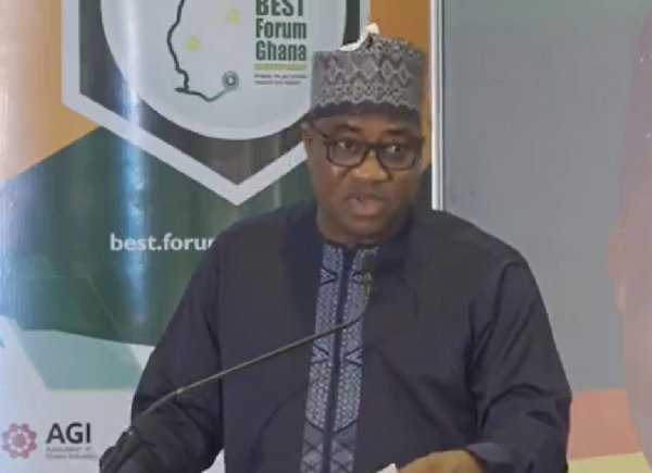 Minister calls for urgent action to bridge research-commercialization gap