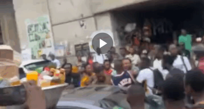Video – Circle boys clash with soldiers over missing phone tracked to a closed shop