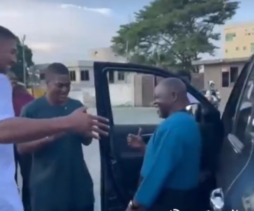 Ibrahim Mahama gifts Azumah Nelson Toyota Fortuner, cash to honour boxing legacy