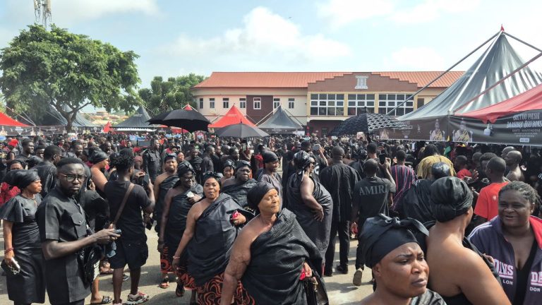 Asante Mamponghene’s burial rites attract thousands of mourners