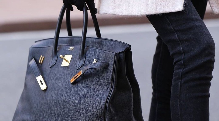5 beauty essentials every woman should have in her bag at all times