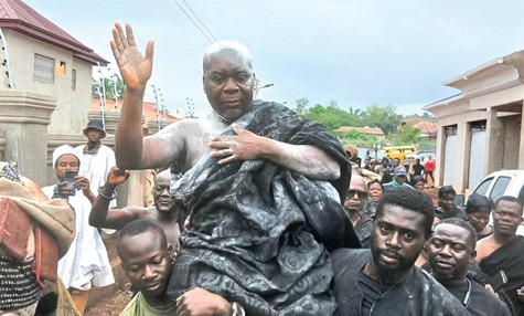 Bono chieftaincy crisis deepens: Queenmother enstools Sunyanimanhene