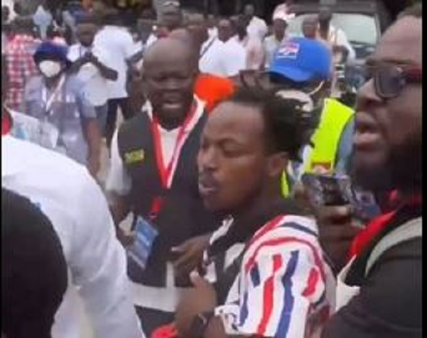 Moment scuffle erupted after Dr Bawumia’s photographer was ‘attacked’ at delegates conference