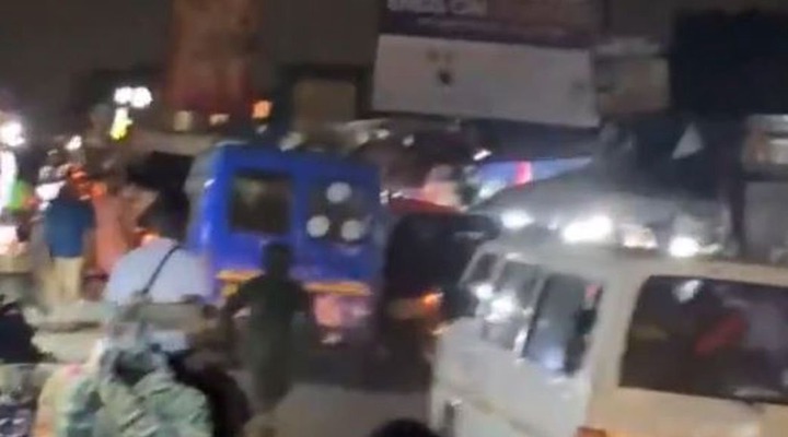 Soldier holding cane whips drivers who parked wrongly at Lapaz