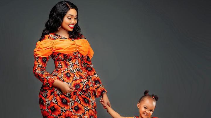 Chic Mother and Daughter Matching Outfits: Twinning in Style