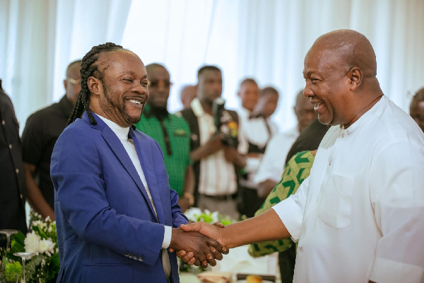 Why this heartwarming photo of President Mahama and Daddy Lumba is trending
