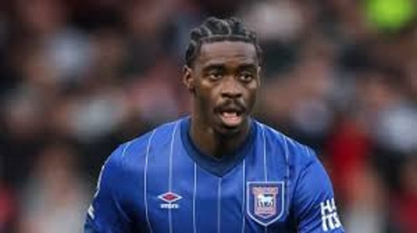 Former Man United defender Tuanzebe sues club over alleged negligent medical advice