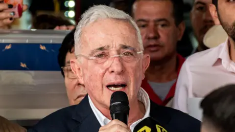  Ex-Colombian president Álvaro Uribe guilty of witness-tampering