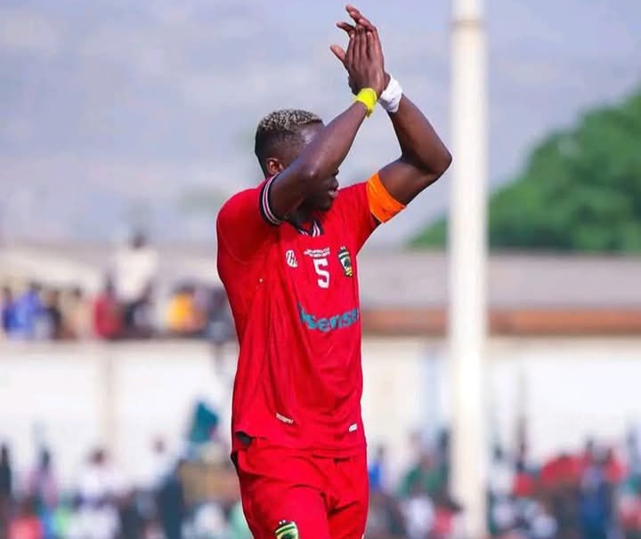 Justice Blay bids emotional farewell to Asante Kotoko