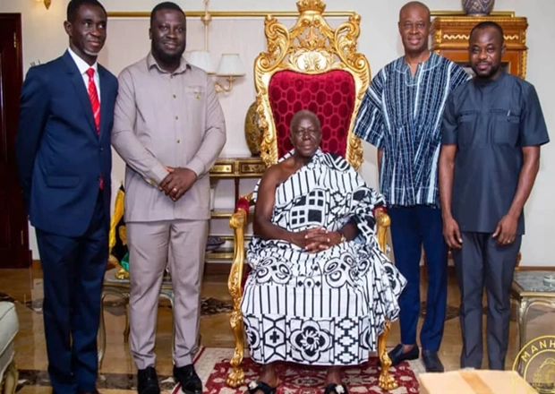 Otumfuo Welcomes New Lands Commission Leaders