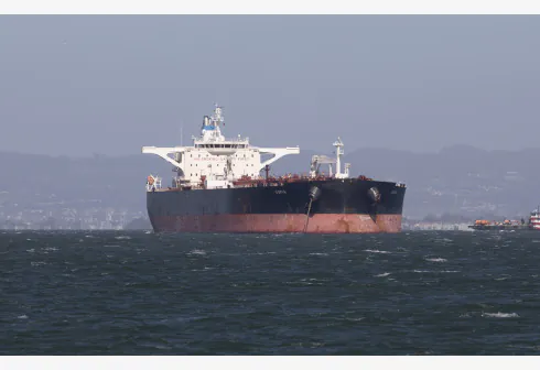 Oil Steadies Amid Sanction Risks, Summer Demand