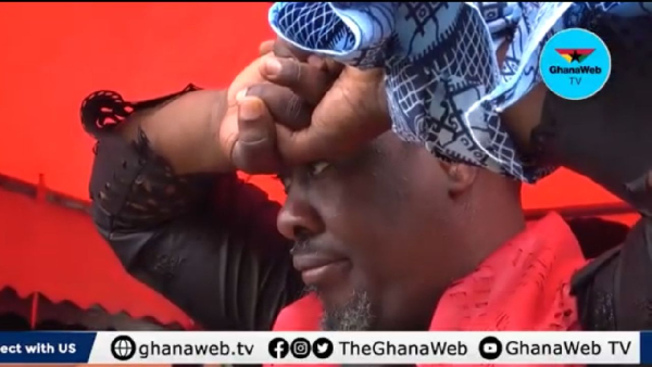 Watch as Nigel Gaisie breaks down while bidding late father farewell