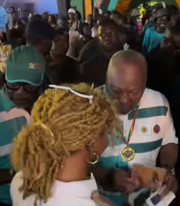 Wendy Shay Presents Ready Album To President Mahama On His Birthday