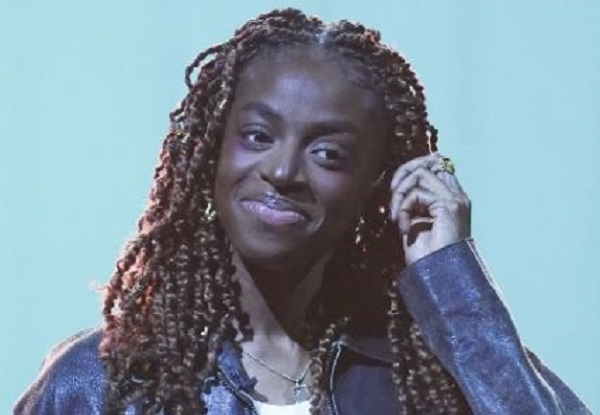 Cat Burns celebrates ‘start of new life’ after breast reduction surgery