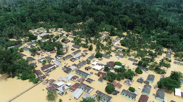 Samreboi Submerged After Downpour – DailyGuide Network