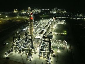 Two Afreximbank Veterans Line Up $1 Billion for Dangote Refinery’s Listing
